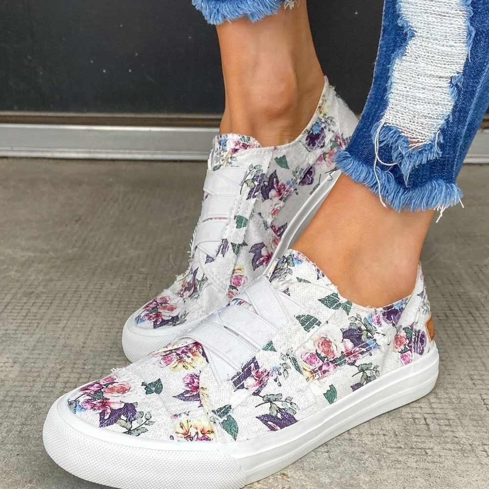 Floral Slip-On Women’s Sneakers - White/Purple Floral
